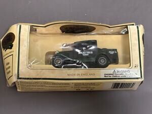 Lledo Chevron Commemorative Die-Cast 1932 Atlas Service Vehicle Tires Tubes